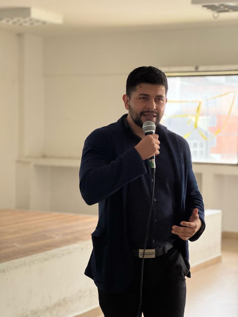Consultor de Aristizabal Plata durante una presentación